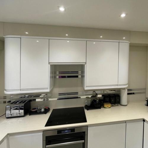 grey-splashback-glass-mirror