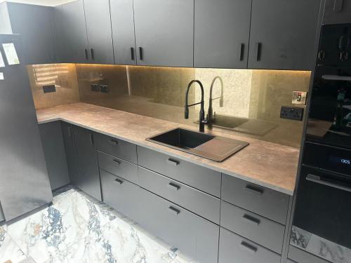 Bronze splashbacks