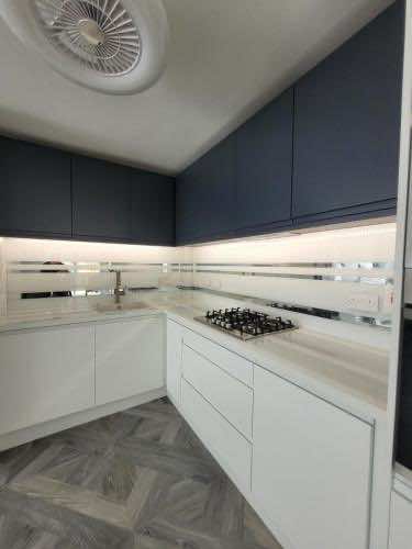 Kitchen-Splashback-Luxury-Mirror-Stripes
