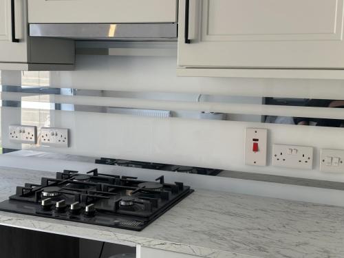 White backsplash glass Ireland 