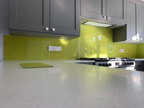 kitchen-glass-splashback-in-lime