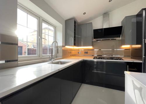 mirror-stripe-antelope-splashback-1