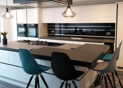 mirror-stripe-splashback-black