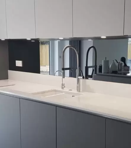 mirrored-glass-splashbacks