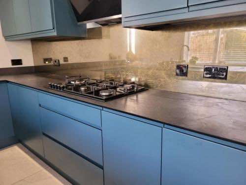 Antique mirror spalshbacks heat resisitant