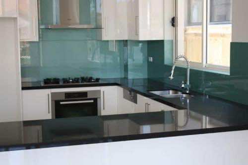 white kitchen splashback